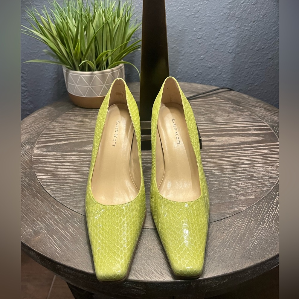 NWOT Karen Scott Heels size 8